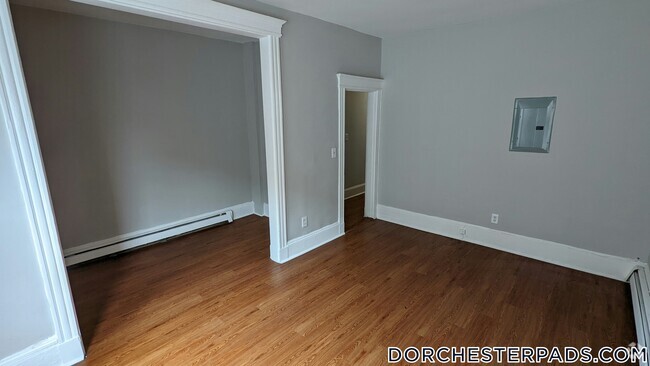 Building Photo - 96 Woodledge St Unit 1R Rental