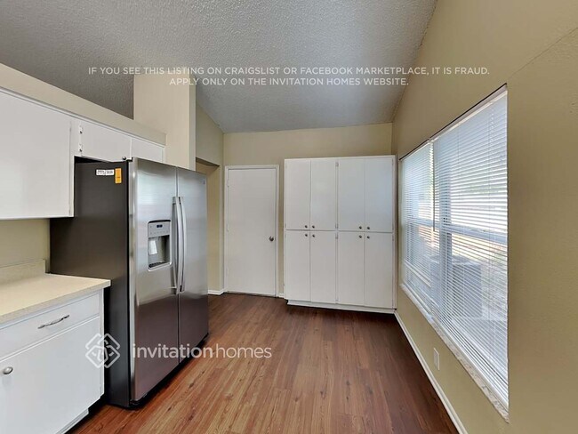 Photo - 515 49th St E