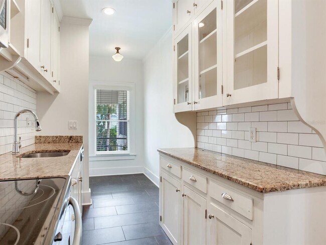 2114 W Dekle Ave Unit 4