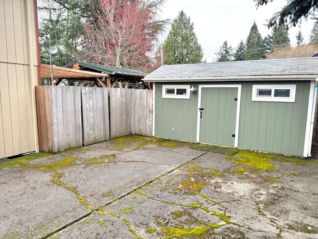 Photo - Linwood Neighborhood, Milwaukie Home on Quiet Cul-de-sac, 2 Car Garage, A/C, Huge Fenced Backyard