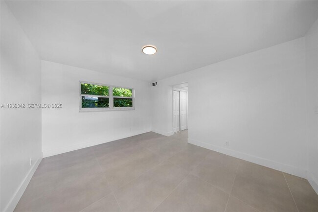 Photo - 5195 NE 18th Ave Unidad 3