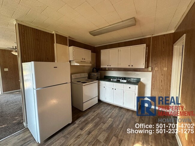 Photo - Nice Duplex In The Middle Of Town!! Move-in Special: Get 50% off your first month’s rent. Unit 1414 Greenwood Avenue