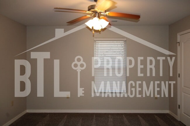 Photo - 251 Kayla Ln Unidad #D
