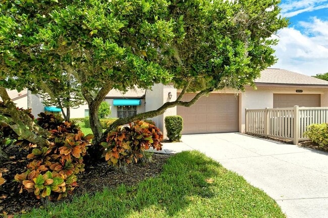 6041 Clubside Dr