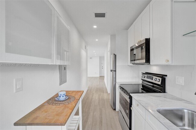 Photo - 1721 SW 13th St Unit 2