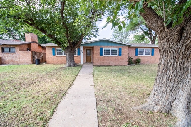 Spacious 3-bedroom home! - Spacious 3-bedroom home!