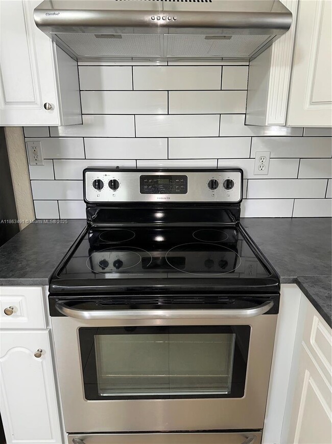 Photo - 3 bedroom in Miami FL 33142