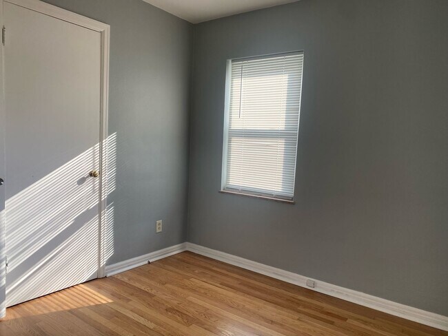 Photo - Welcome to this charming 2-bedroom, 1-bathroom house located in the desirable University City, MO