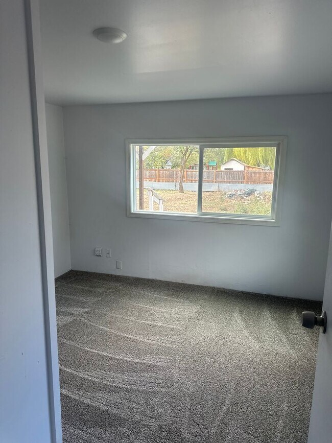 Photo - 3 Bedroom, 1 Bathroom Home - Newly Renovated