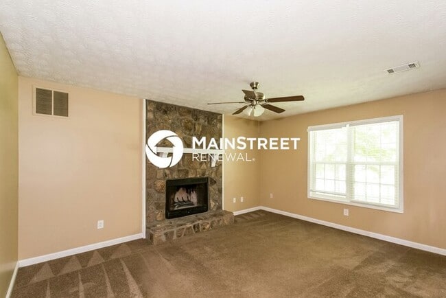 3 Bedroom Pet-Friendly Home in Newnan, GA with Main Street Renewal