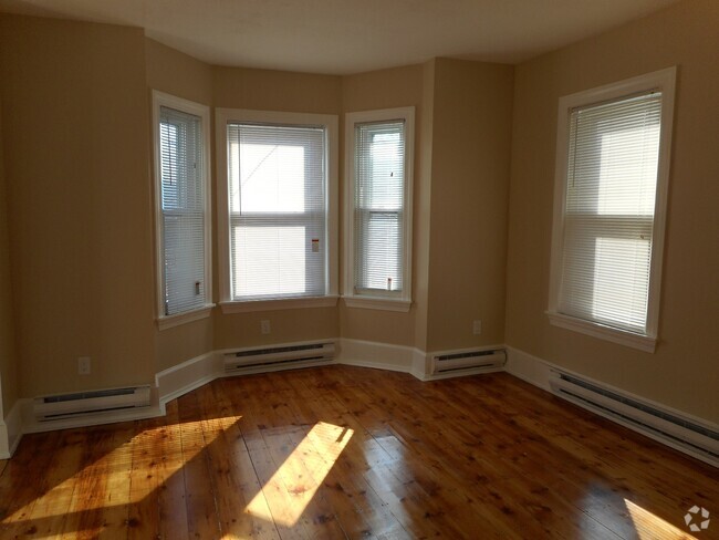 Building Photo - 22 Pembroke St Unit 1 BED 1 BATH VERY CLEAN Rental