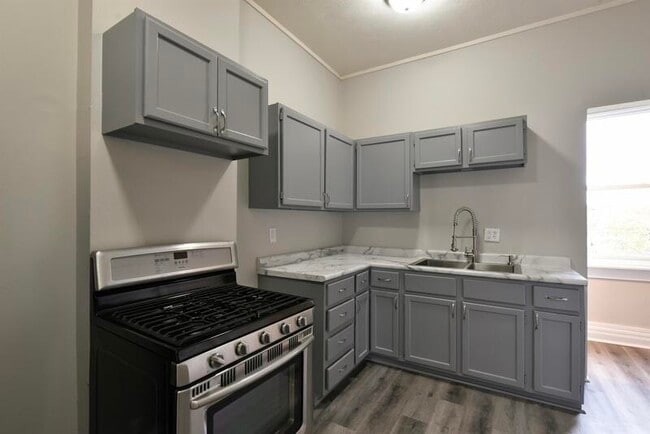 Photo - 530 S 30th St Unit Apt 1