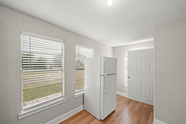 Photo - 303 Linwood St Unit 1/2
