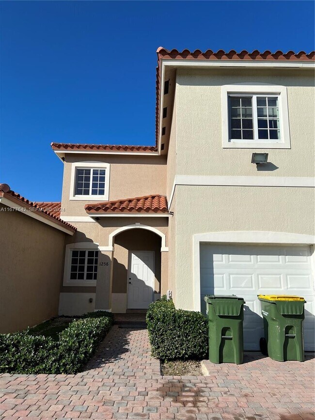 Building Photo - 1258 NE 5th St