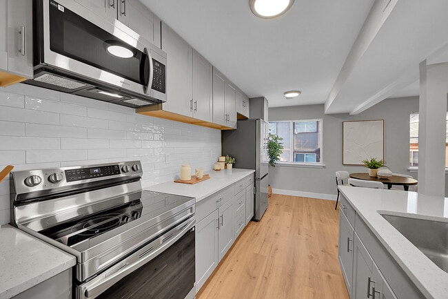 Photo - 7700 W Glasgow Pl