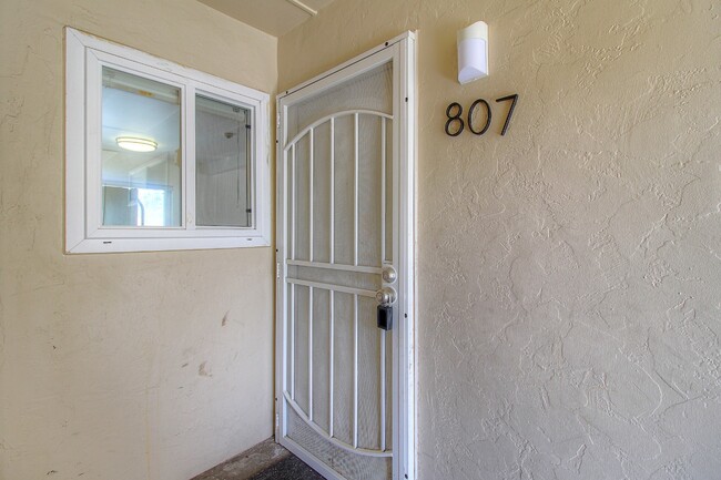 Photo - 805 W 9th St