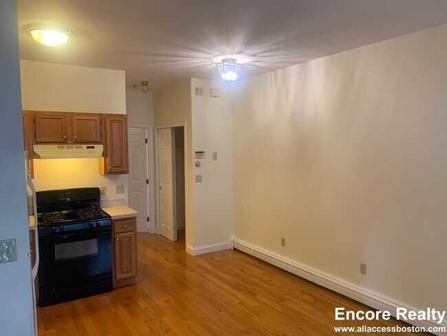 Photo - 202 Hurley St