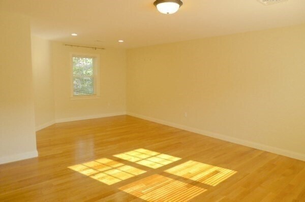 Photo - 299 Cabot St