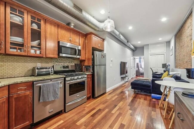 Building Photo - 96 Bowers St Unit 1L