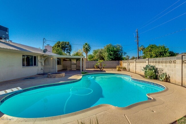 Photo - Best Neighborhood around ASU! 5 Bed 2 Bath with great yard