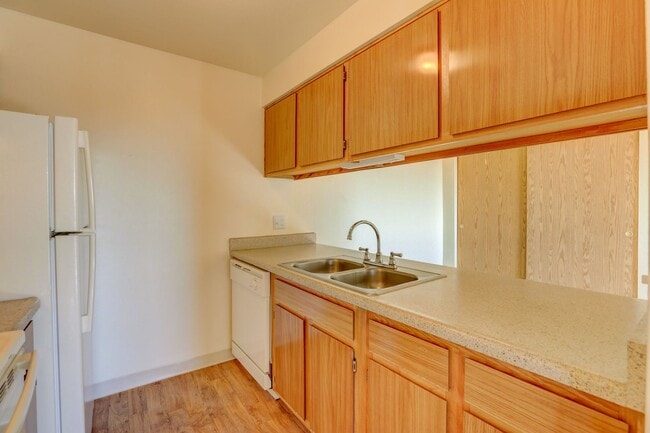 Photo - Americana Lakewood Apartments