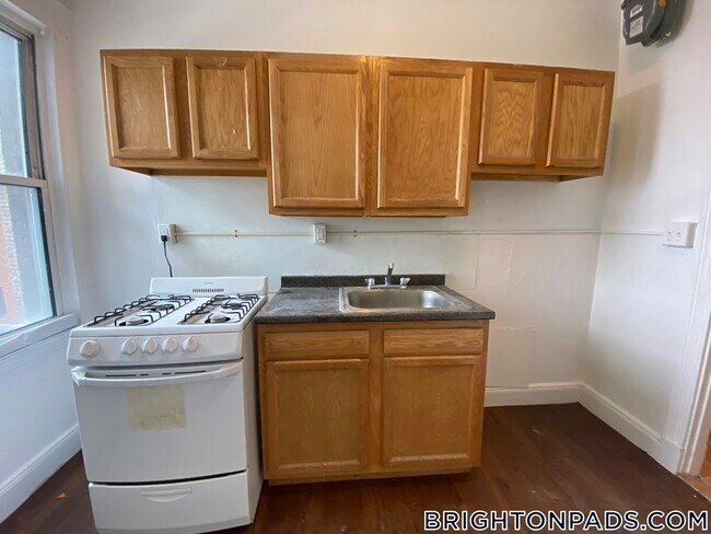 Building Photo - 1626 Commonwealth Ave Rental
