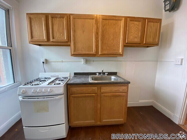 Building Photo - 1626 Commonwealth Ave Rental