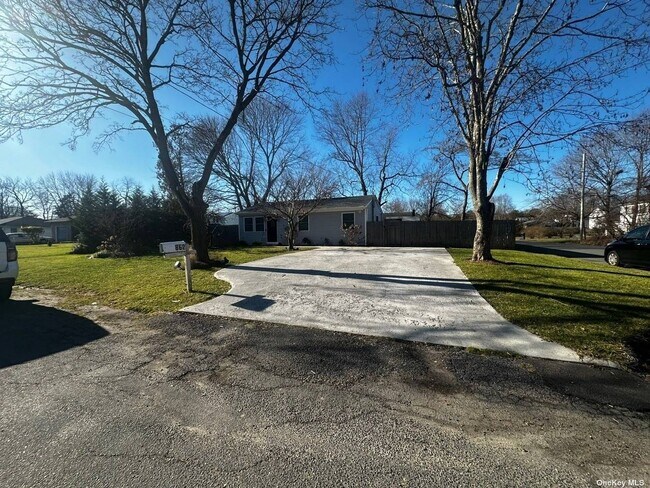 Photo - 862 Meade Ave