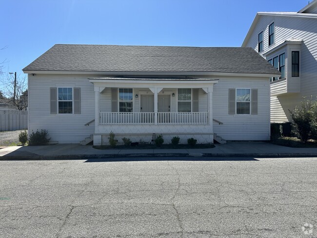 Building Photo - 17 W 45th St Rental