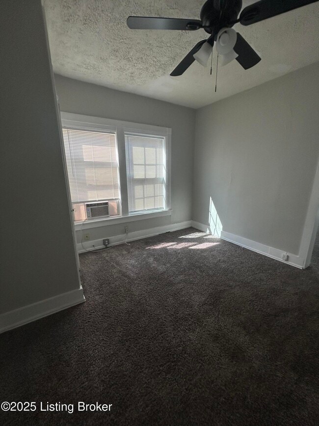 Photo - 1836 Algonquin Pkwy Unidad 1