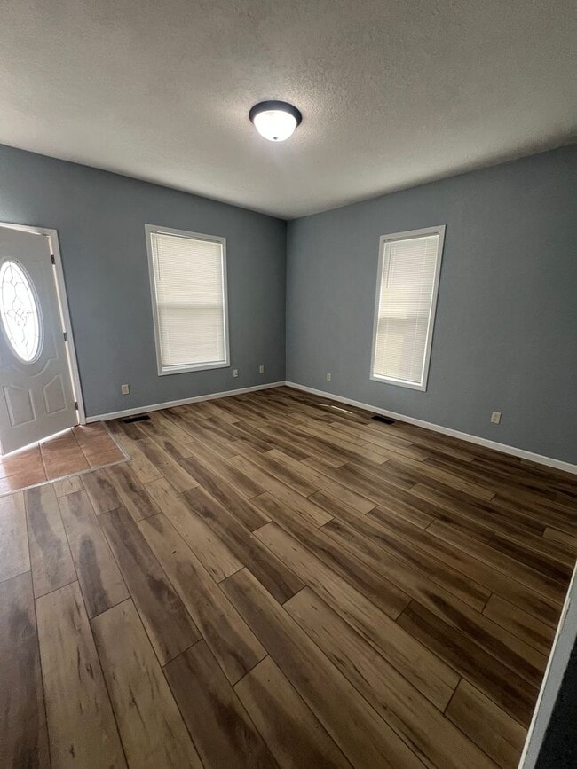Photo - Newly renovated! 2 BEDROOM, OFFICE SPACE, LAUNDRY ROOM!