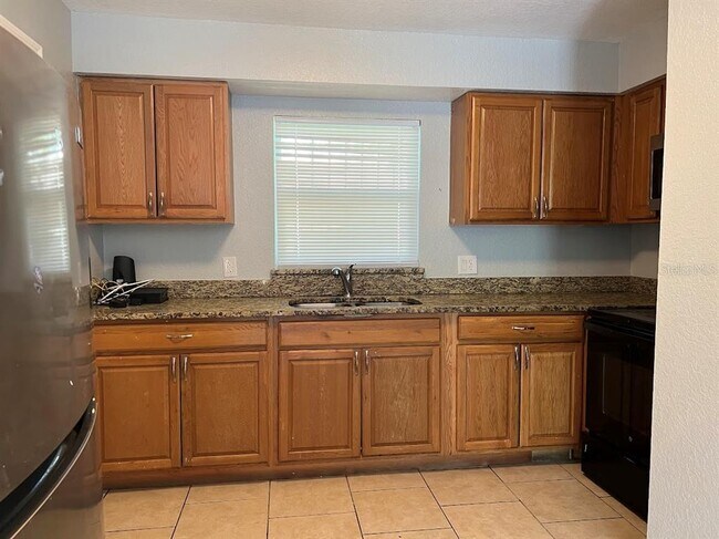 Photo - 817 Bentley St