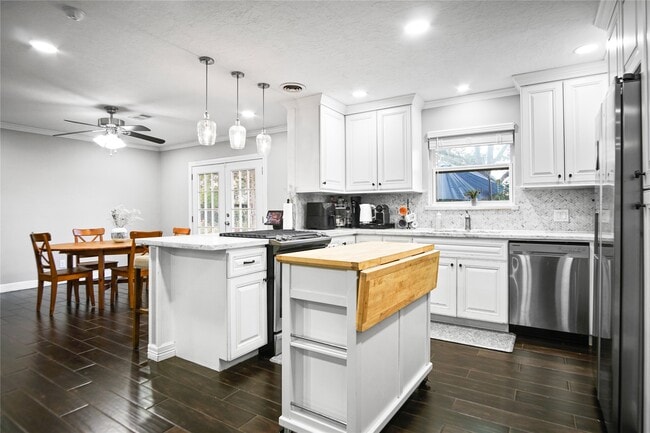 9928 Westview Dr