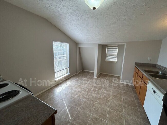 Photo - 2177 Walk on Dr Unit Apt D