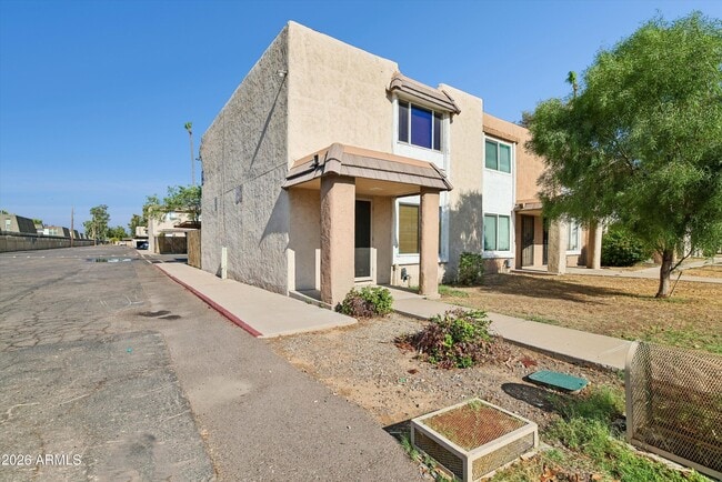 Building Photo - 7126 N 19th Ave