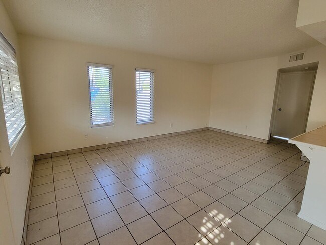 Photo - 323 E Purdue Ave Unit 04