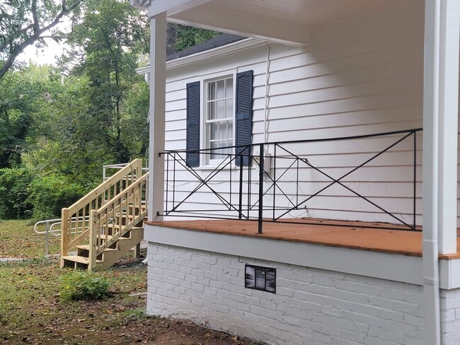 Photo - Affordable Living $1100 - Marta, AUC and C...