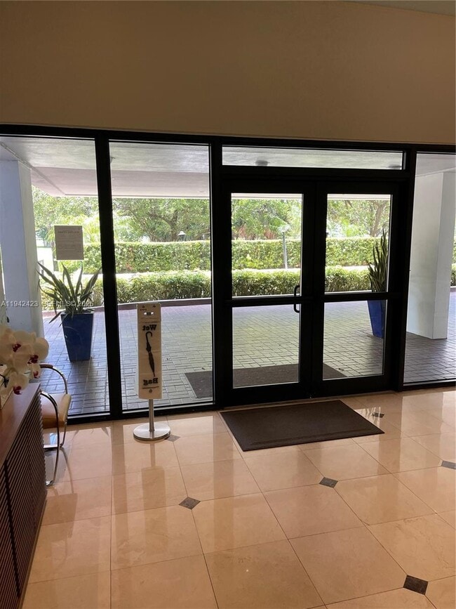 Photo - 720 Coral Wy Unit 9E