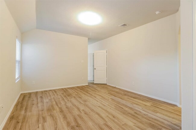 Photo - 392 Upper Creek Dr