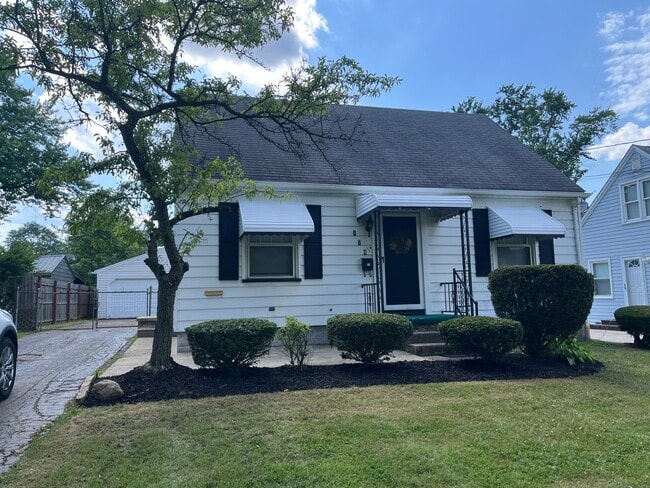 Building Photo - 174 S Edgehill Ave Rental