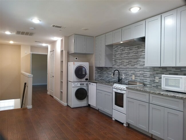 Building Photo - 22262 Adams St Unit 17 Rental