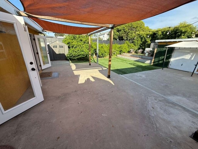 Área de entretenimiento al aire libre - 495 Queen Anne Dr