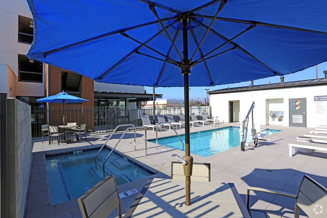 Pool & Jacuzzy