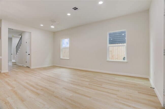 Photo - 8314 Williamsdell St
