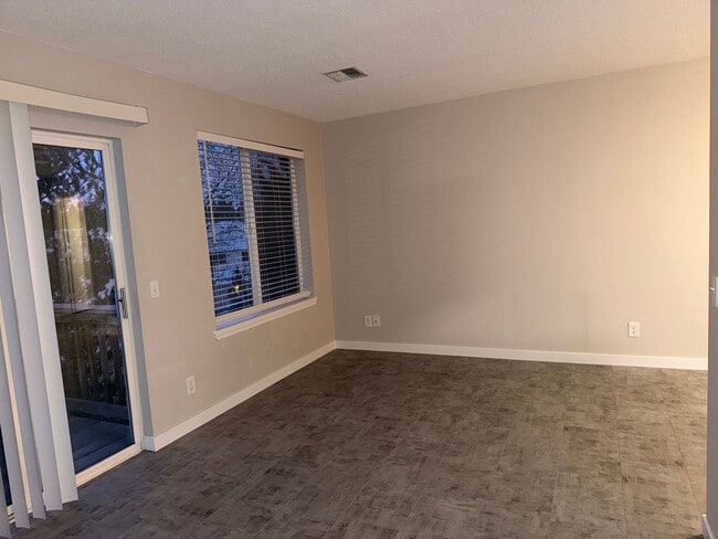 Photo - 1073 NE Hidden Valley Dr