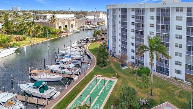 Photo - 2731 NE 14th Street Causeway Unidad 812