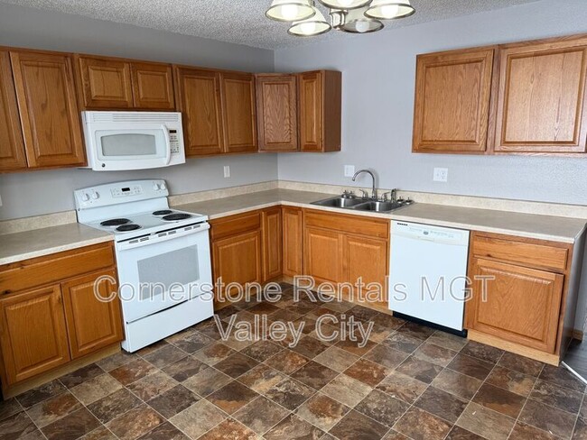 Building Photo - 912 9th Ave SE