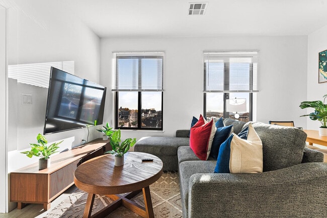 Building Photo - 600 Broadway Rental