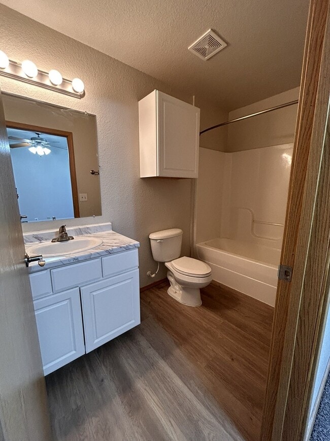 Baño - Pines at Southridge