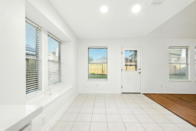 Photo - 2119 Hannover Way